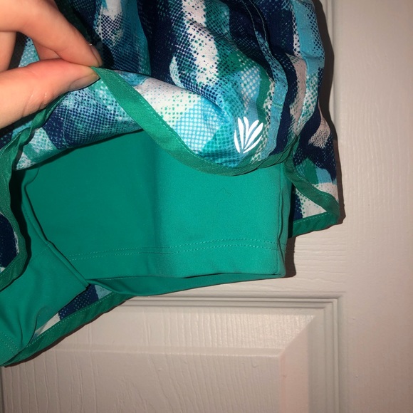 FOREVER 21 ACTIVE WEAR SHORTS - Picture 3 of 3